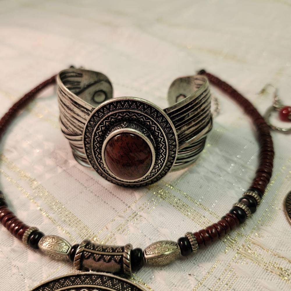 Source Unknown Red Stone Silver-Tone Bohemian Nec… - image 2